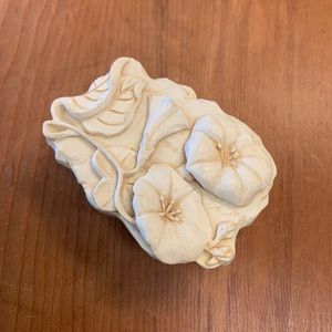 Small Hen-Feathers Carved Box